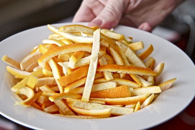 På vintern konsumeras citrusfrukter i stora mängder och skalen från dem torkas ofta för vidare användning.