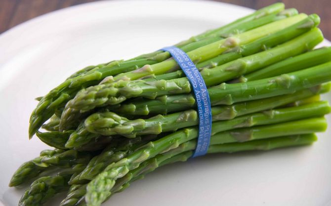 Menggunakan asparagus